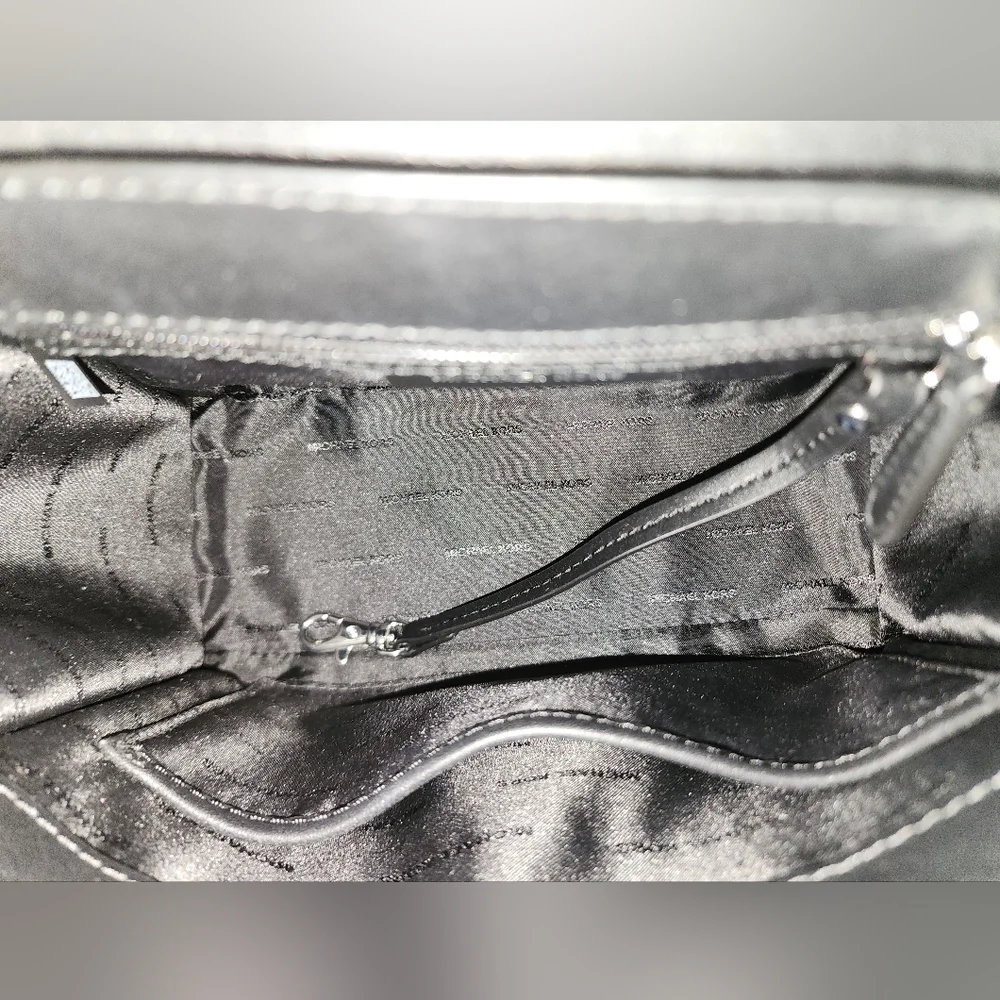 EUC Michael‎ Kors Black satchel with dust cover